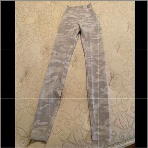 Lululemon White Camo Wunder Under Leggings